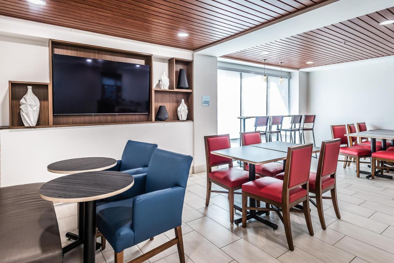 Holiday Inn Express Flint-Campus Area By Ihg Exteriér fotografie